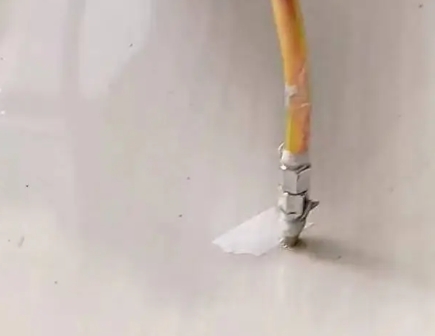 怀化瓷砖空鼓维修公司专业解答在瓷砖铺贴过程中，如果使用的砂料过粗（如全部使用了粗砂），可能会导致以下问题